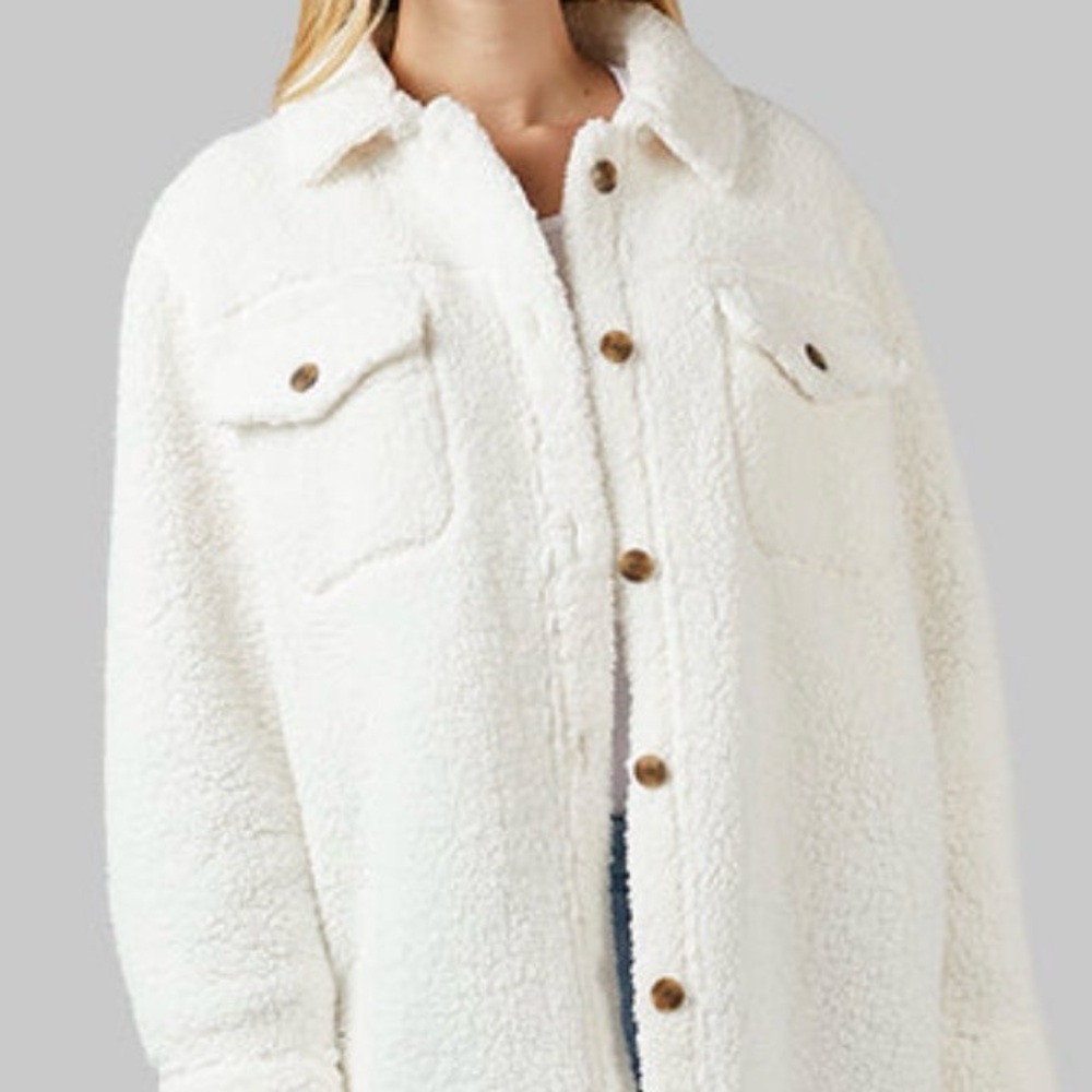 WOMEN'S COZY CREAM COLOR SHERPA SHIRT JACKET-Size XS/SM